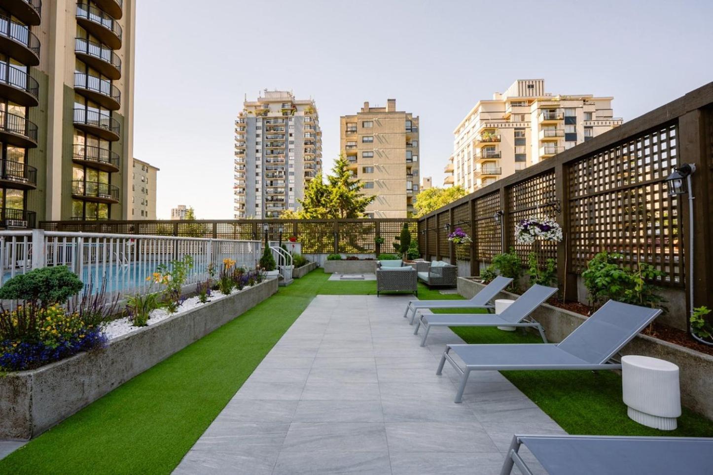 Sandman Suites Vancouver on Davie Extérieur photo