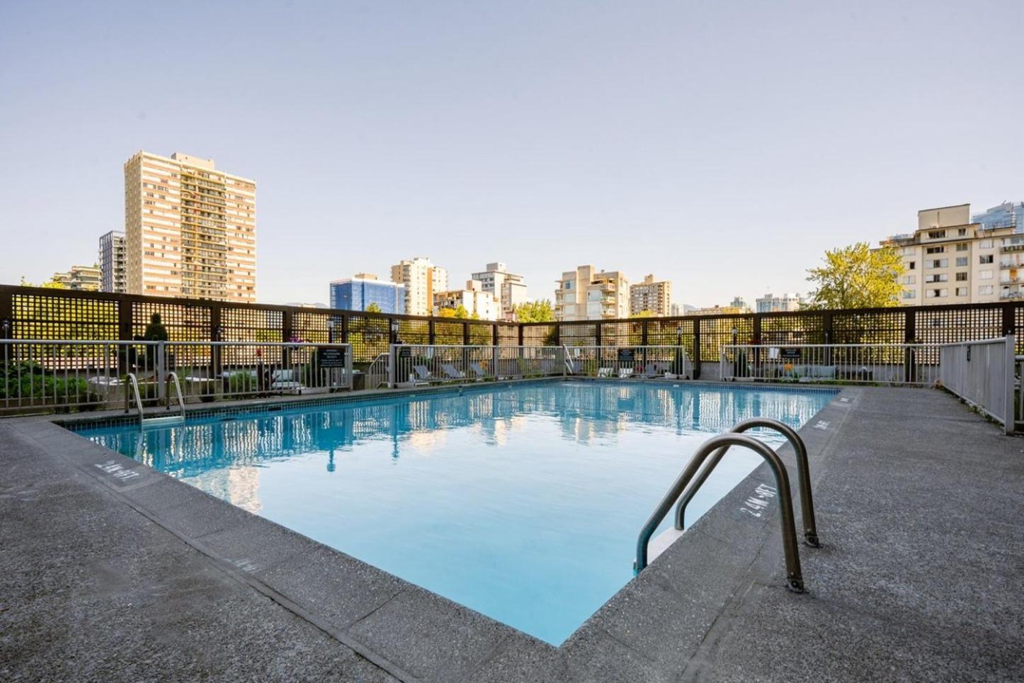 Sandman Suites Vancouver on Davie Extérieur photo
