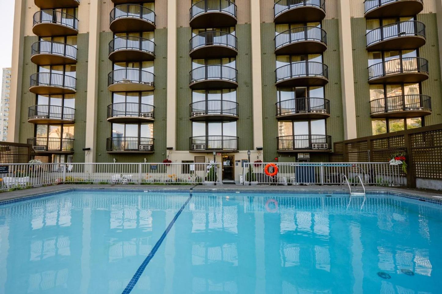 Sandman Suites Vancouver on Davie Extérieur photo