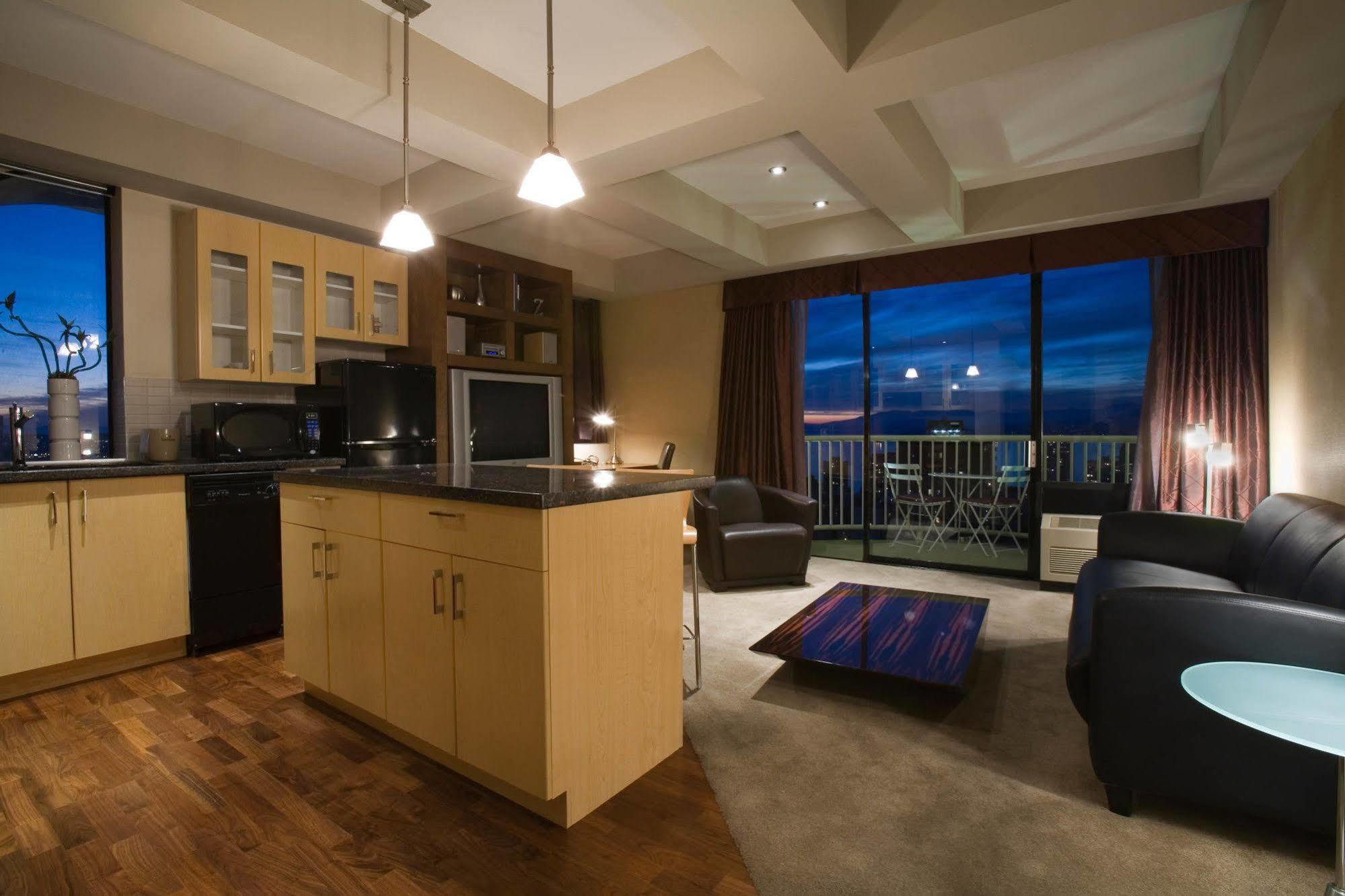 Sandman Suites Vancouver on Davie Extérieur photo