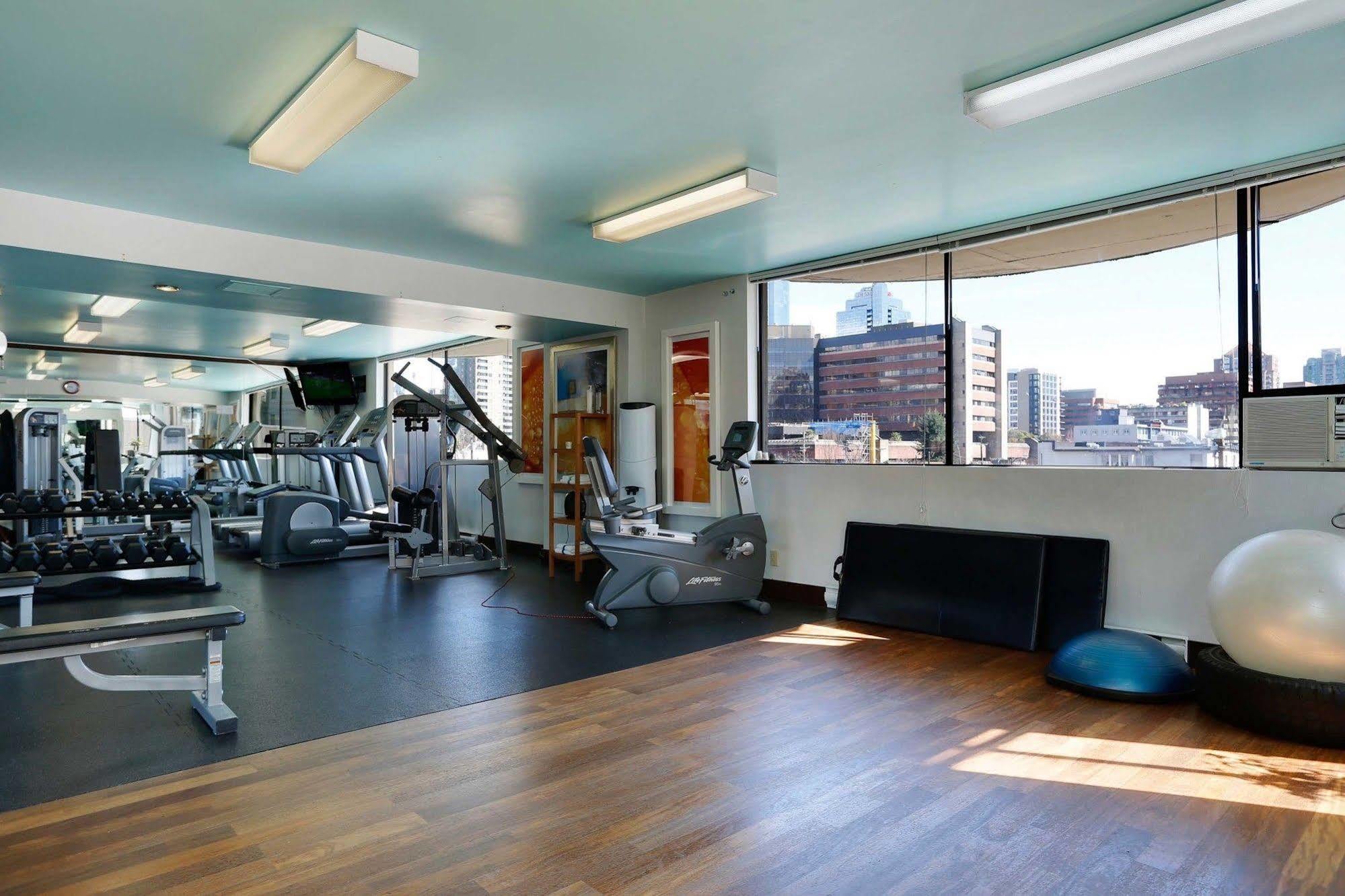 Sandman Suites Vancouver on Davie Extérieur photo