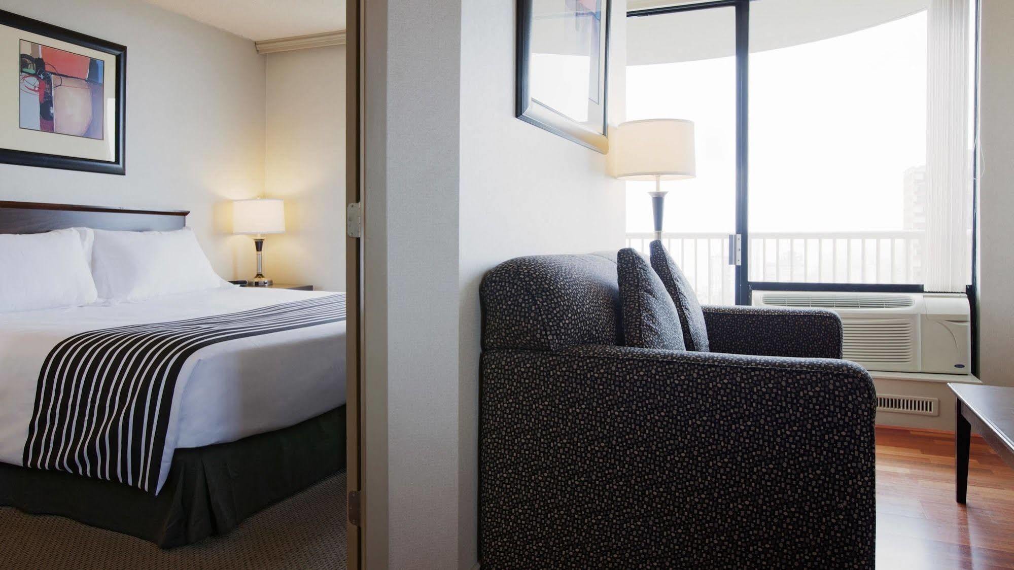 Sandman Suites Vancouver on Davie Extérieur photo
